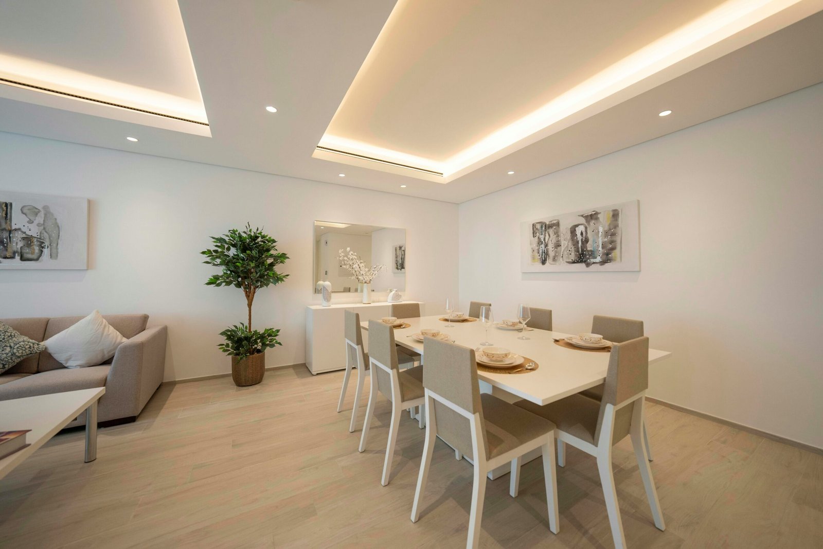 Esszimmerstuhl nach dem Umstellen im Raum