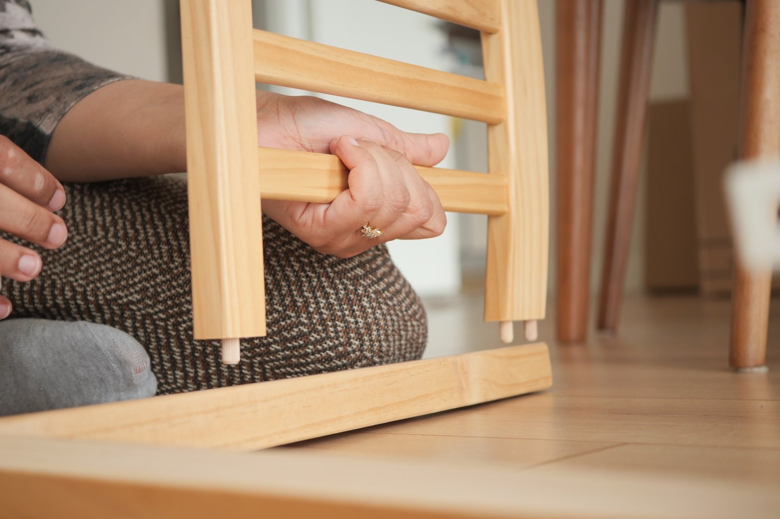 Detailaufnahme Holzstuhlbein
